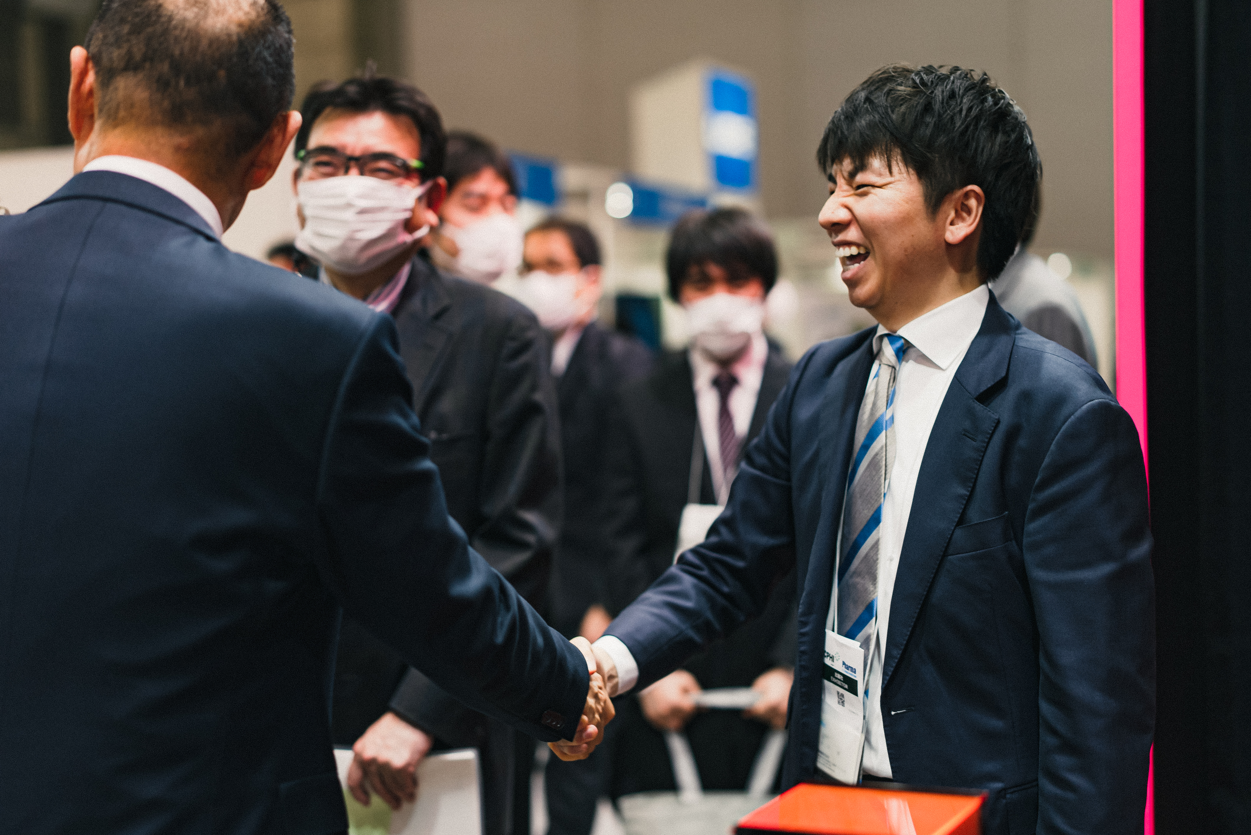 CPHI Japan - Pharma members shaking hands