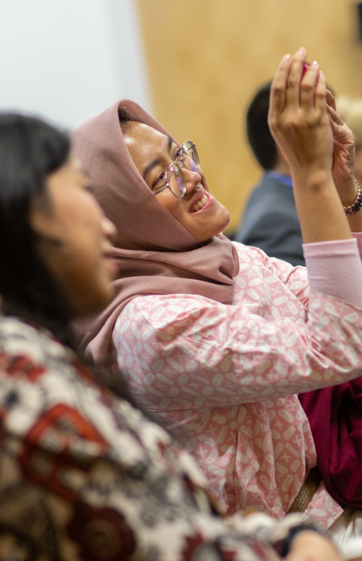 Woman applauding at CPHI event