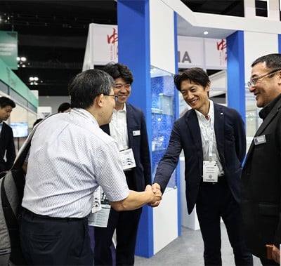 Pharma professionals shaking hands at CPHI SEA